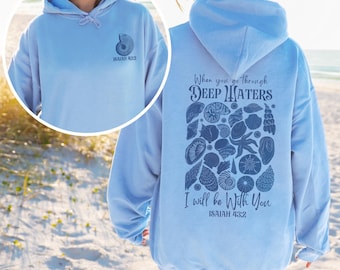 Puede incluir: Sudadera con capucha azul claro con un diseño de conchas marinas y el texto "When you go through DEEP WATERS I will be With You ISAIAH 43:2" en la espalda. La parte delantera de la sudadera tiene el texto "ISAIAH 43:2" en el pecho izquierdo.