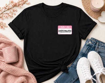 Hallo, ik ben overprikkeld! T-shirt, grappig naamplaatje, introvert T-shirt, grappig dames T-shirt
