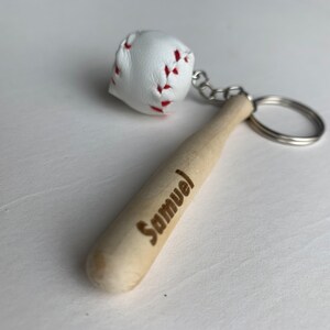 Baseball Schlüsselanhänger, Geschenk für Baseball Team, Baseball Geschenk, individuell gravierter Baseball für Sportliebhaber