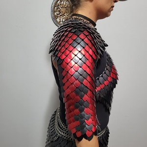 Scalemail Shoulder Mantle