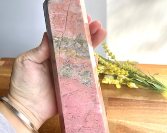 SZENISCH! Wunderschöner 23 cm langer rosa Rhodonit Turm/besondere Qualität/gut handpoliert/Sammlerstück/besonders schönes Rhodonit Dekor