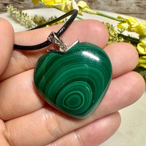 ¡ÚNICO! Colgante de corazón de malaquita de 32 mm/Congo/enganche de plata 925/cadena de cuero PU