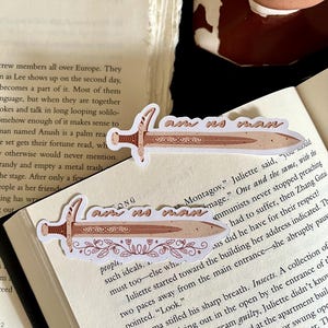 Ik ben geen man-sticker | eowyn | midden aarde | j.r.r. Tolkien | heer van de ringen | lotr | de hobbit | zwaard | bloemig