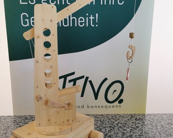 großer Holz-Kran