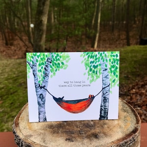 Carte de retraite avec arbres et hamac, « C'est une façon de s'y accrocher toutes ces années »