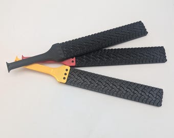 Pagaie de fessée flexible en caoutchouc pour bande de roulement de pneu - Laissez une impression tout-terrain
