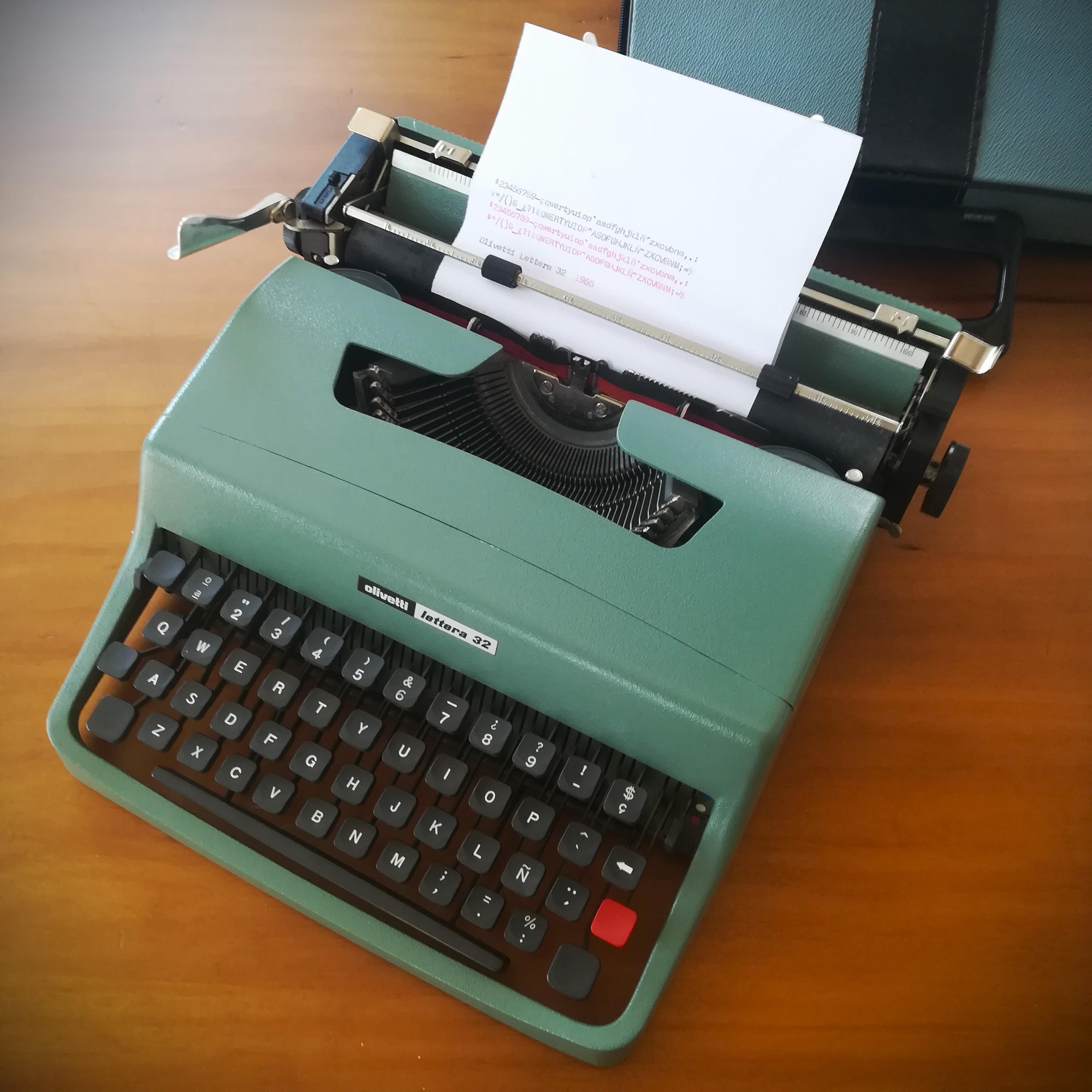 '67イタリア製 初期版 綺麗動作良 レッテラ32 ハードケース付 OLIVETTI Lettera 32 タイプライター – zakka store towi