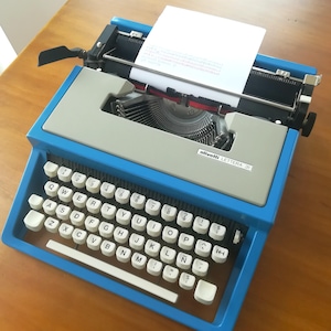 1975 Olivetti Lettera 31 &quot;Dora&quot; vintage typewriter, working and serviced