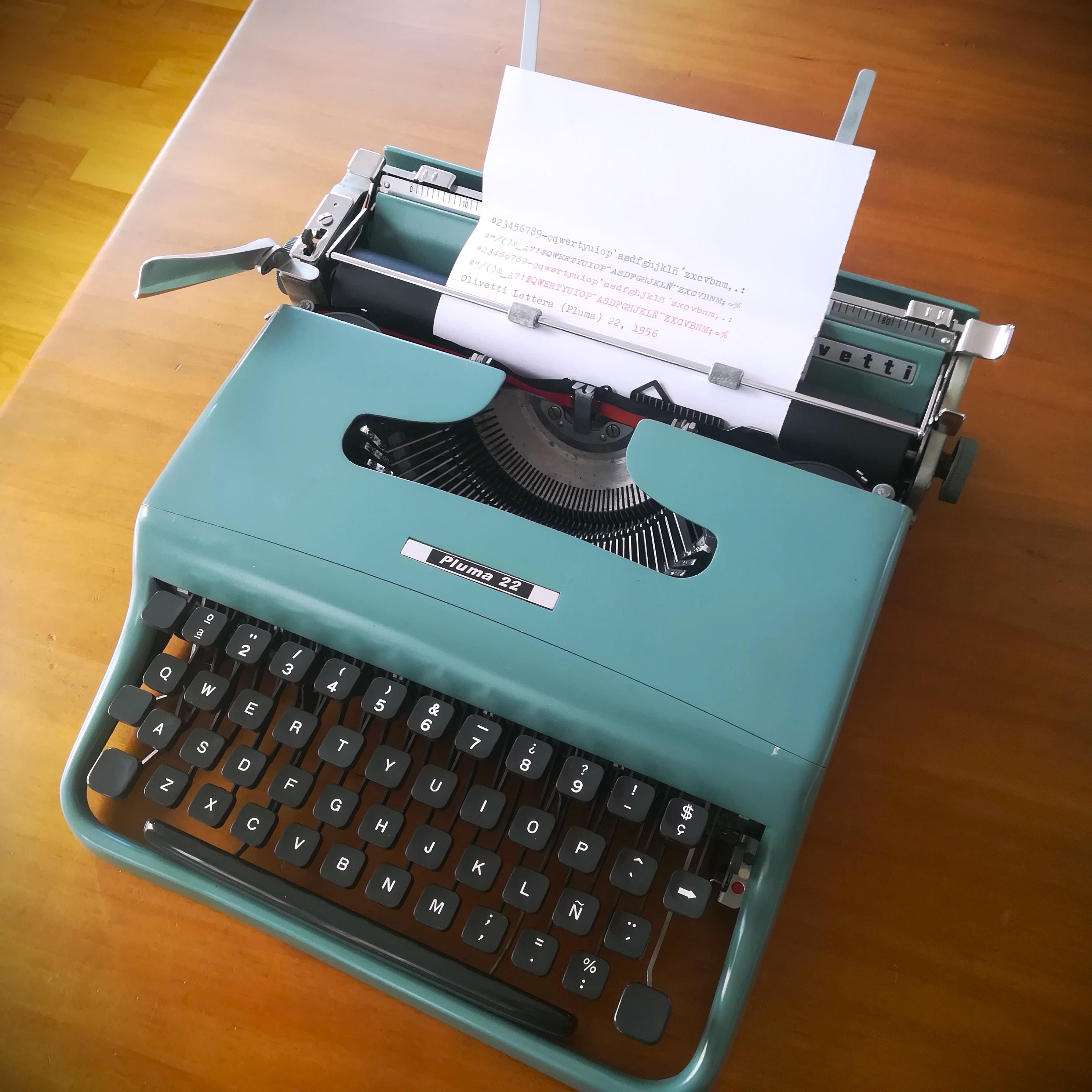 1956年製 Olivetti Lettera 22 (Pluma 22) ヴィンテージタイプライター