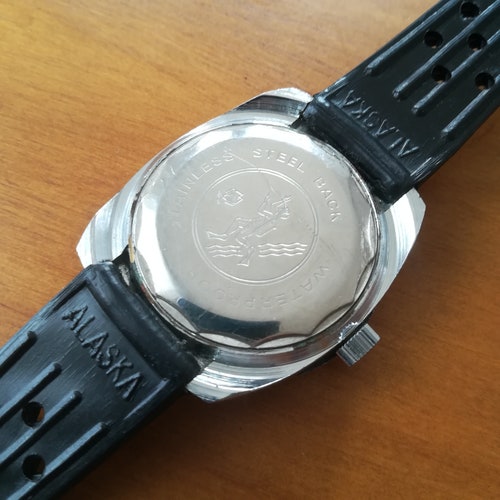 EZOR diver shops vintage watch, 38 mm, 1970s, working and serviced
