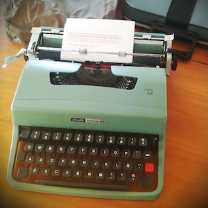 Olivetti Lettera 32 vintage typewriter, 1974, working and serviced
