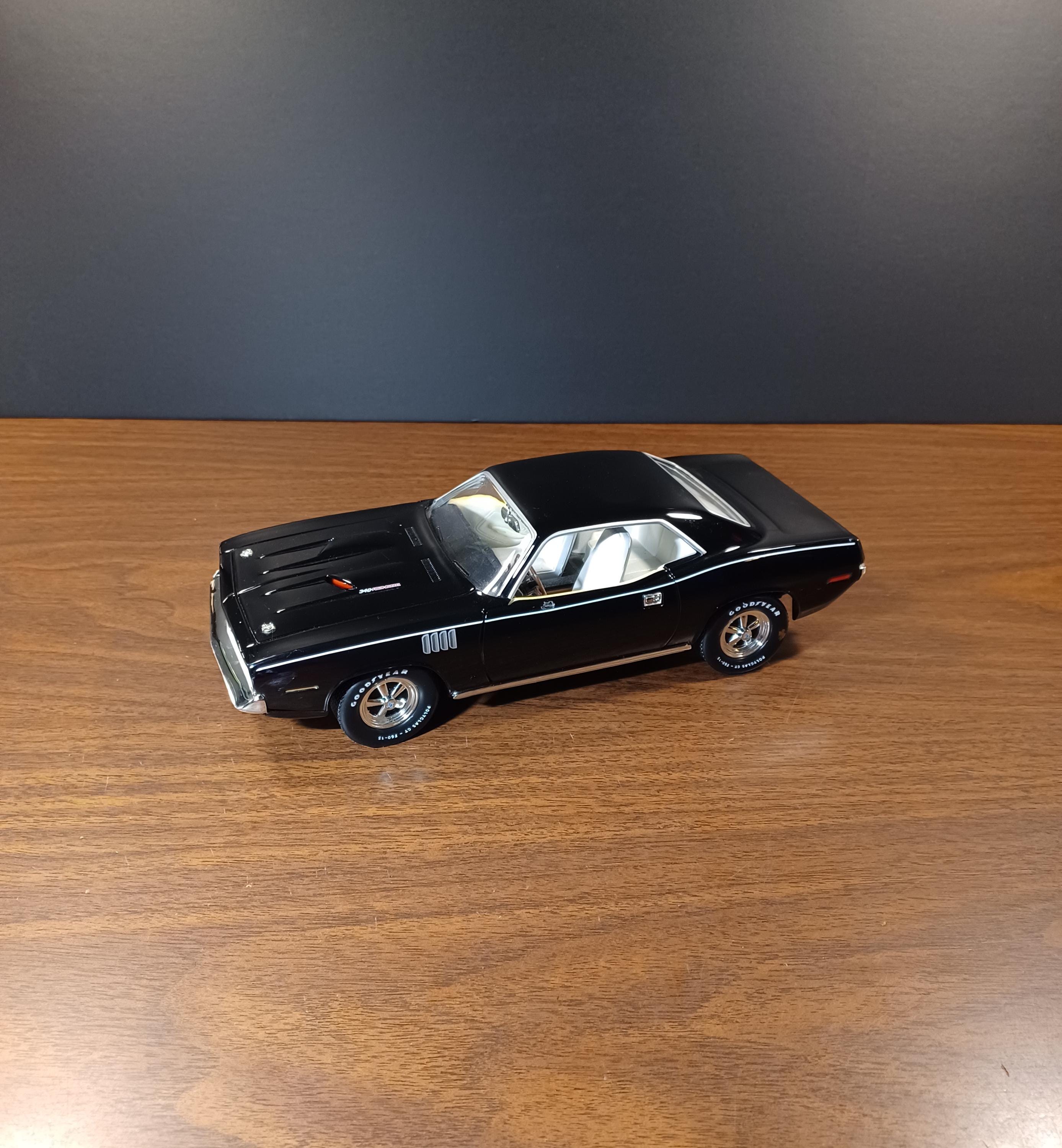 Plymouth Barracuda ミニカー Phantasm Vintage 1:18 Ertl Phantasm Movie Car, Plymouth Cuda, 340 Barrel
