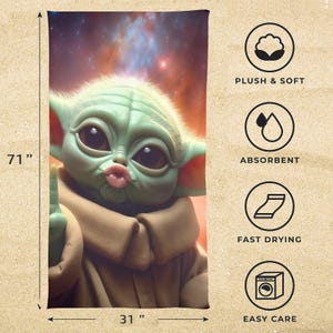 Puede incluir: Toalla de playa con un personaje alien&iacute;gena verde con ojos grandes y boca de beso. La toalla mide 180 cm de largo y 79 cm de ancho. Es suave, absorbente, de secado r&aacute;pido y f&aacute;cil cuidado.