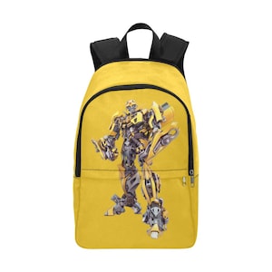 Puede incluir: Mochila amarilla con cremallera y correas negras. La mochila presenta un gráfico de Bumblebee, un robot amarillo de la franquicia Transformers.