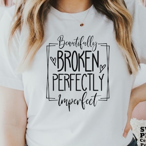 Magnifiquement cassé PNG SVG, parfaitement imparfait Svg Png, source d'inspiration Svg, Svg Cricut, Silhouette Svg, fichier Png pour la sublimation de chemise