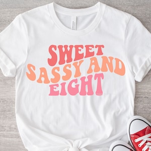 8. Geburtstag SVG PNG, Mädchen achter Geburtstag, süß frech und acht, gewellter Retro-Text, Cricut Cut-Datei-Svg, Png-Shirt Sublimations-Download
