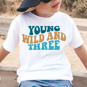 Jungen 3. Geburtstag SVG PNG, Young Wild and Drei, Kleinkind, Retro Text Design, Cricut SVG Schnittdatei, Png Download für Shirt Sublimation
