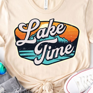 Lake Time PNG, Distressed & Solid, Retro Summer PNG, Lake Vibes, Summer Shirt Png, Sublimation PNG, Family Vacation Png, Passeios de barco, Camping