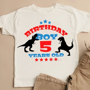 5e anniversaire SVG PNG, cinquième anniversaire chemise SVG, dinosaure pour enfants, T-Rex, anniversaire de garçon, fichier de coupe, fichier d'impression par sublimation Png, solide + contour