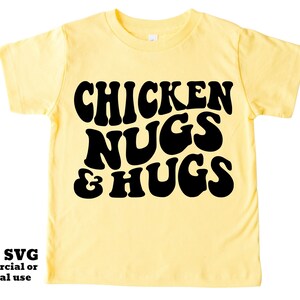 Huhn Nugs und Hugs SVG PNG, lustiges Kinder Zitat, Jungen, Mädchen geschnitten Datei, Kleinkind, Retro gewellte Buchstaben, Kinder Cricut Design, Kinder Shirt Sublimation Png
