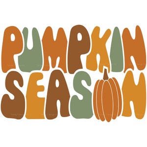 Puede incluir: Un diseño gráfico colorido con el texto "Pumpkin Season" en estilo retro. El texto está en tonos naranja, marrón y verde. Una pequeña calabaza naranja está en el centro del diseño.
