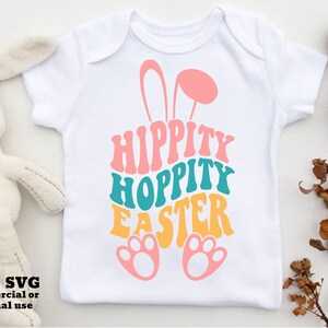 Hippity Hoppity Ostern SVG PNG, Happy Osterhase SVG, Hasenohren SVG, Retro wellenförmiger Text SVG, Ostern Design für Shirt Sublimation, Cricut Design