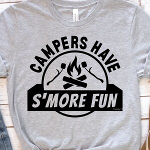 Camisa de acampamento SVG PNG, campistas se divertem mais, camping SVG, fogueira, moletom, camisa sublimação png, arquivo de corte Cricut Svg para camisas
