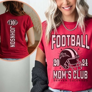 Aangepaste voetbal Mom Club PNG, gepersonaliseerde sport moeder atleet jerseynummer digitaal bestand Moederdag cadeau spel dag mama trendy esthetische mama