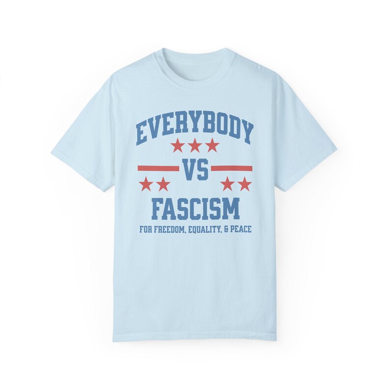 Camiseta antifascista, camiseta política del 4 de julio, camiseta patriótica anti-Trump, lindo regalo liberal para mujer, camiseta de protesta por la igualdad del Día de la Independencia Chambray