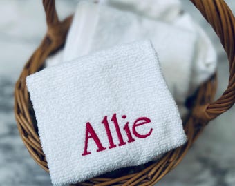 パーソナライズされた刺繍入りウォッシュクロス：カスタムネームギフト