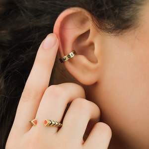 Puño para la oreja - Puño para la oreja minimalista moderno sin perforaciones - Esmalte sobre plata - Símbolos de Horus