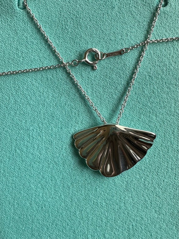 Tiffany shop shell necklace