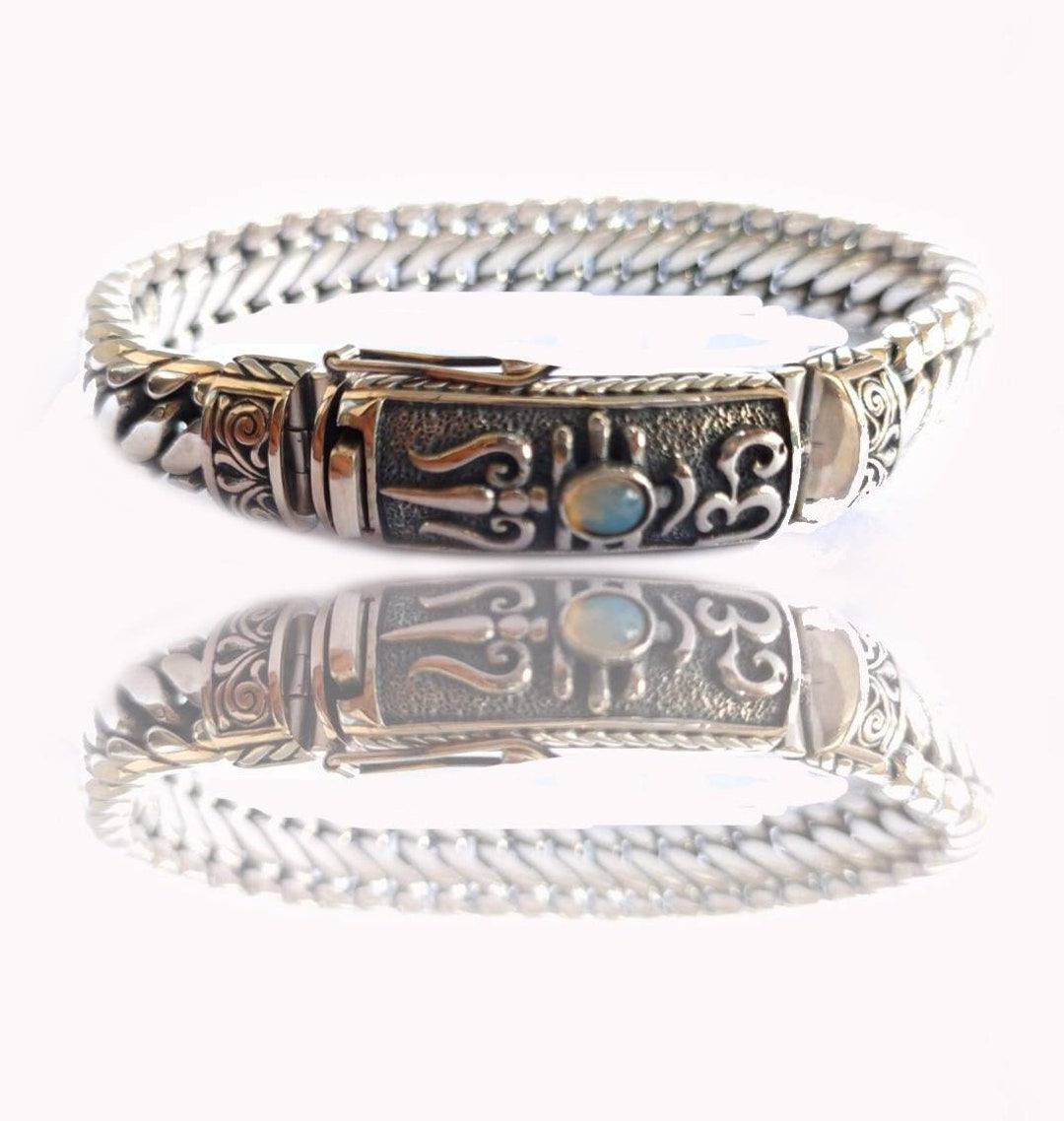 Buy MAATRCHAAYA Silver & Gold Plated Lord Shiva Shivling With Nandi  Embossed Lockable Kada Bracelet For Men & Women | Shiv Fashion Bracelets |  Gold Bracelets & Silver Bracelets | Pack Of - 2 Online at Best Prices in  India - JioMart.