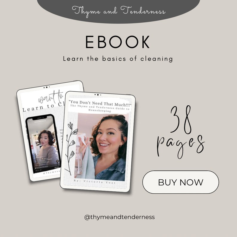 Pode incluir: Uma capa de ebook digital com uma mulher sorrindo e segurando um frasco de spray. A capa &eacute; intitulada "You Don't Need That Much!!!" The Thyme and Tenderness Guide to Housekeeping. O ebook tem 38 p&aacute;ginas e est&aacute; dispon&iacute;vel para compra.