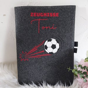 StoffJuLe Zeugnishülle personalisiert "Fussball rot"