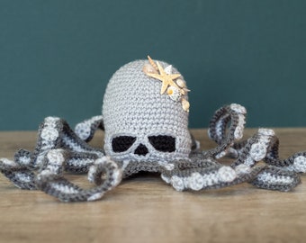 Creepy crochet octopus - hand made - real sea shells