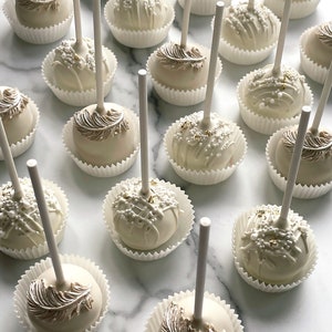 Luxury Wedding/Party/Birthday favour Cake Pops. Chocolate/Vanilla (personalised to any occasion).Price per item!!