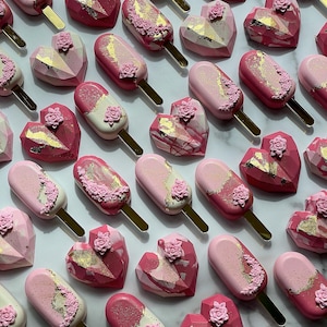 Luksusowe upominki na wesele/urodziny/imprezę CAKESICLES/CAKE POPS spersonalizowane na każdą okazję! Szeroka gama dostępnych kolorów! Cena za sztukę!
