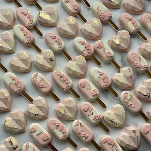 Luxury Wedding/Birthday/Party CAKESICLES/CAKE POPS favours personalised to any occasion! Wide range of colours available! Price per item!