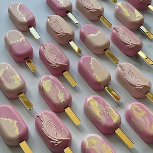 Luxury Wedding/party/birthday favour CAKESICLES/CAKE POPS personalised to any occasion! Wide range of colours available. Price per item!