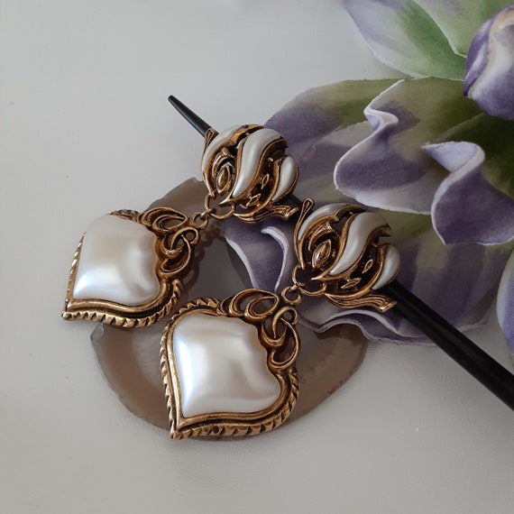 Romantic '80s vintage clip-on White Abstract Heart