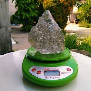 1165 gr of rough andara crystals monatomic gray with bubbles