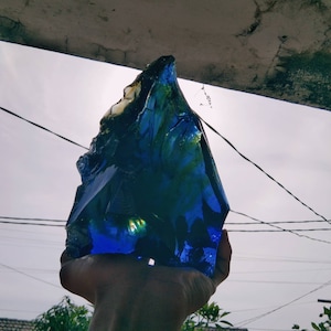 1600 gr of rough andara crystal monatomic blue sea with motif fiber yellow inside