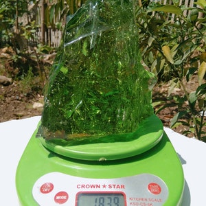 May include: A green glass object weighing 1839 grams on a digital kitchen scale. The scale has a maximum weight capacity of 5 kilograms and a precision of 1 gram. The scale is green and has a digital display.