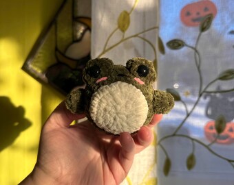 Rana de peluche tejida a crochet: pequeña rana verde bosque hecha a mano