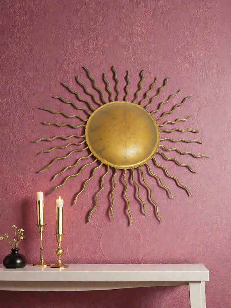 Lámpara Sunburst vintage en metal dorado · Diseño solar mid century