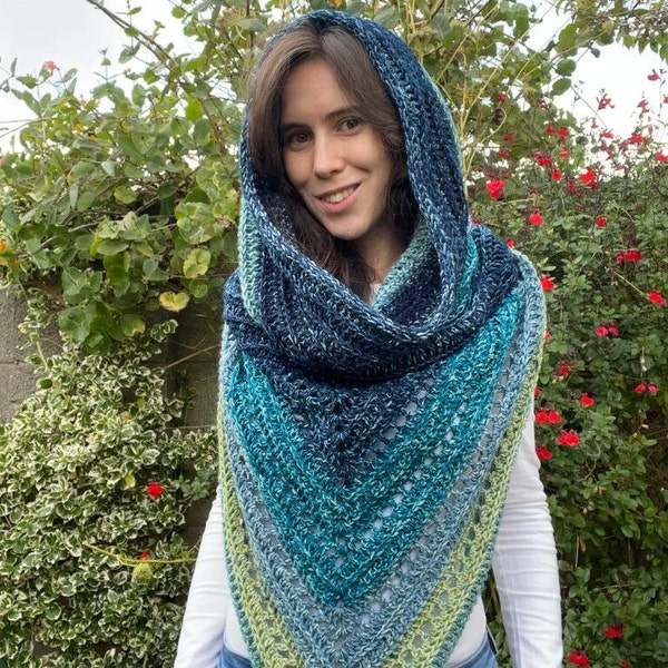 Écharpe à capuche au crochet bleu océan sauvage laurier rose faite à la main