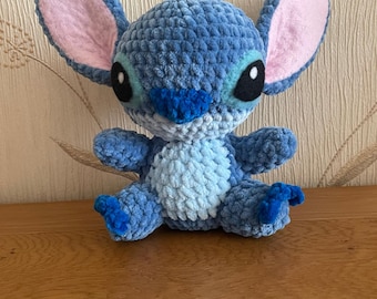 Pelúcia de Crochê Feita à Mão - Inspirada em Stitch