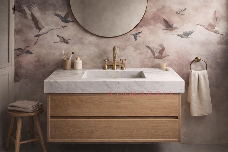 Conjunto de tocador con lavabo de mármol veteado claro, mueble de baño de roble a medida, acabado semipulido. imagen 1