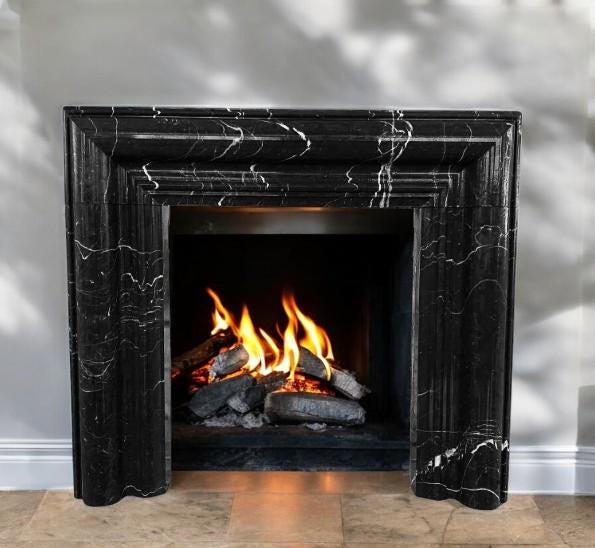 手彫りのネロ・マルキナ大理石の暖炉マントルピース：カスタマイズ可能